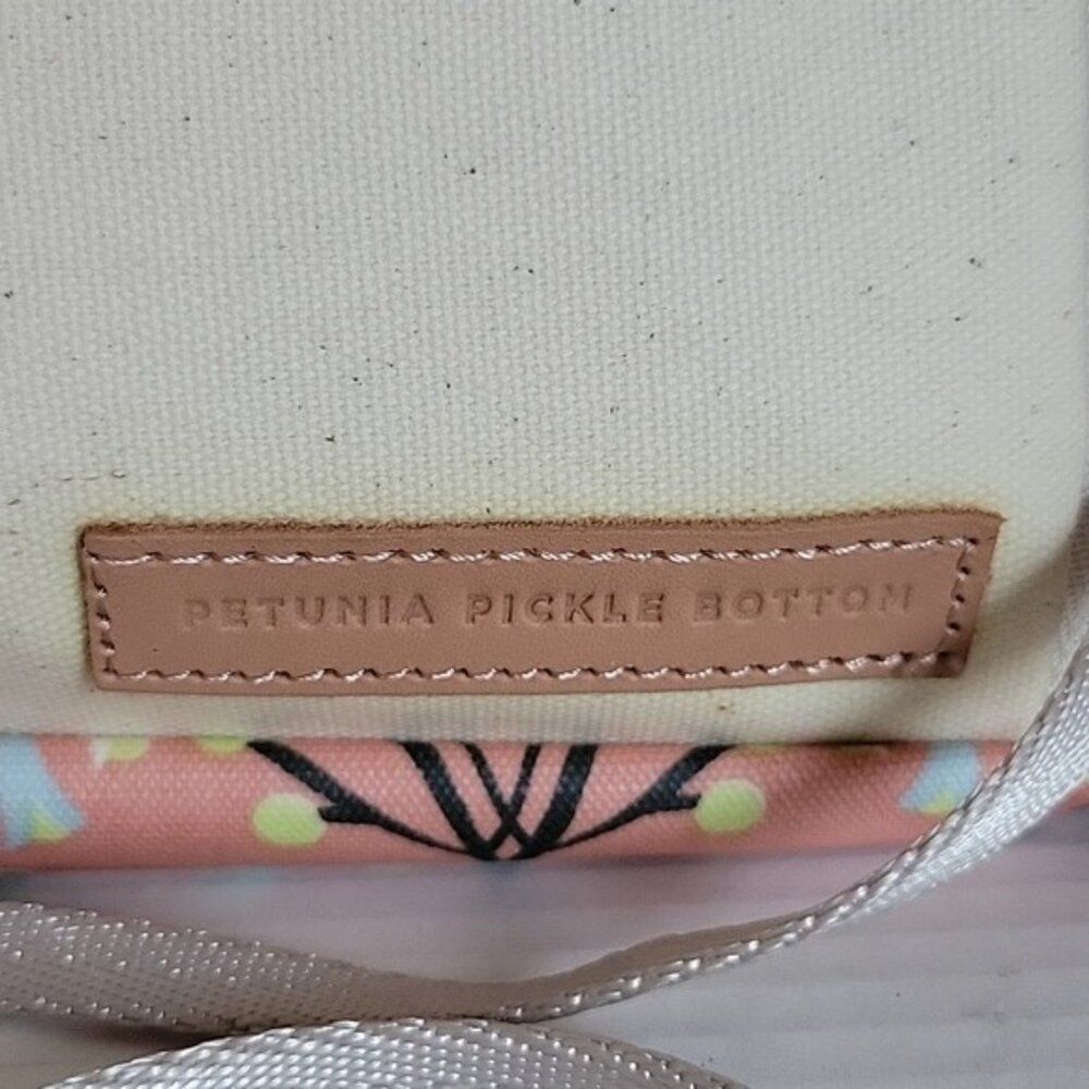 Petunia Pickle Bottom Diaper Bag Birch Blissful Brisbane Shoulder Crossbody Baby - Picture 13 of 16